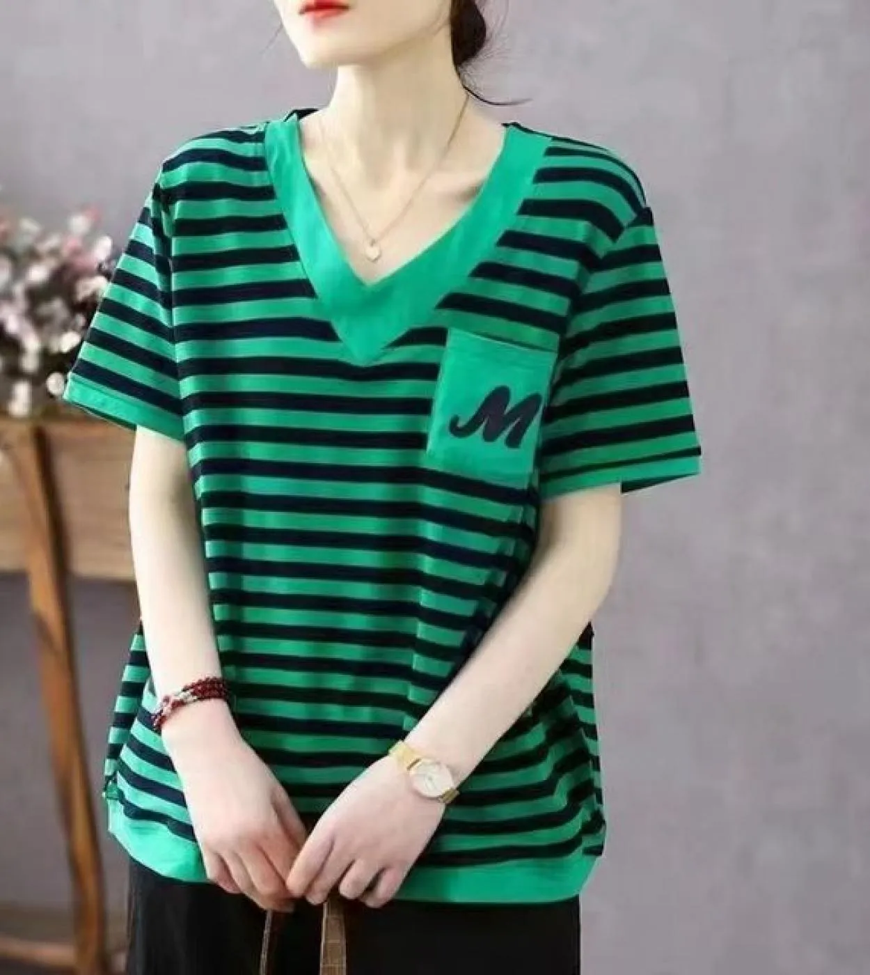 2022 Summer New Arts Style Donna Manica corta T-shirt a righe larghe Femme Tops All Matched Casual Cotton V Neck T Shir