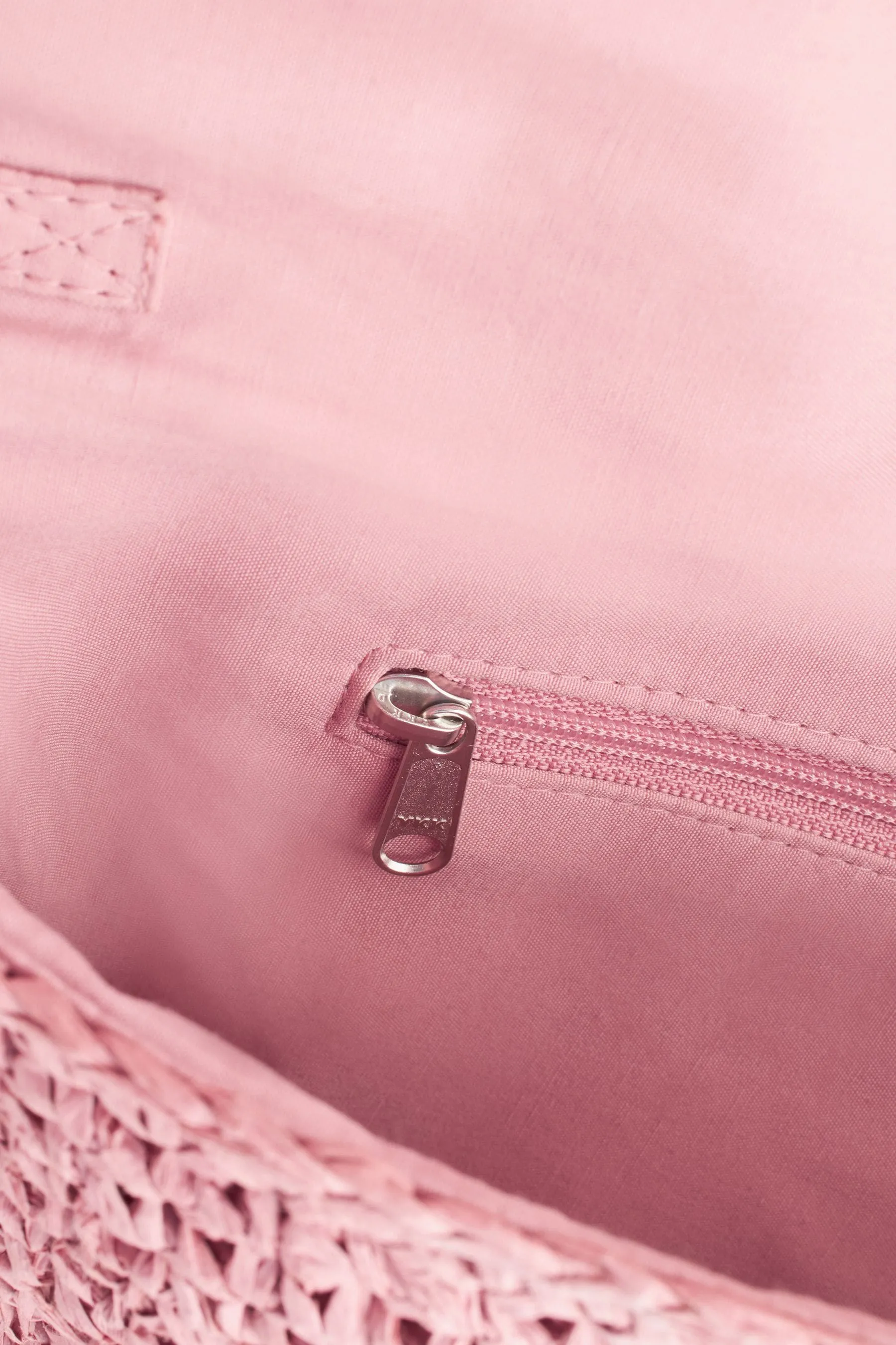Borsa con frange in rafia