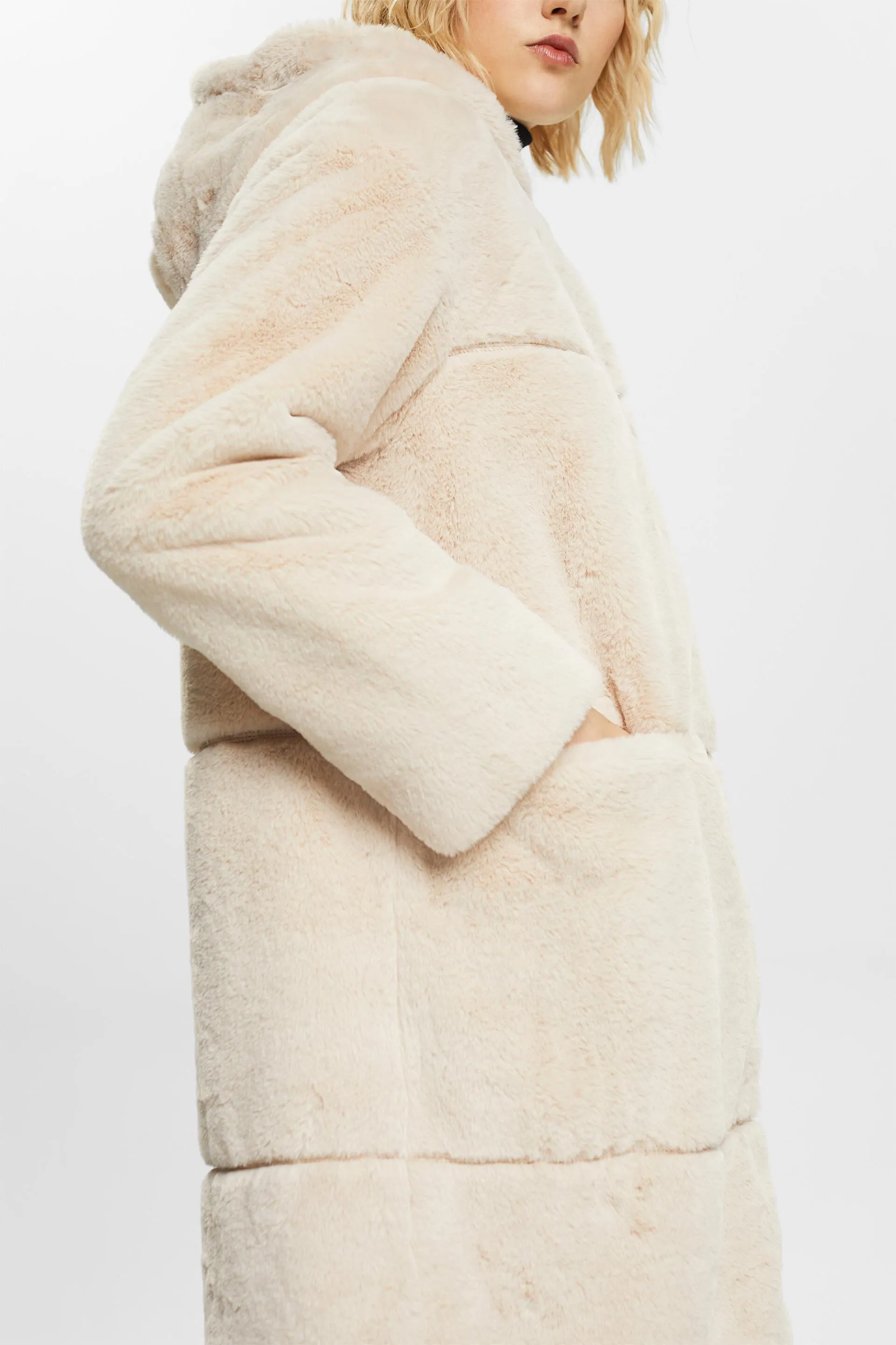 Cappotto in pelliccia sintetica con cappuccio