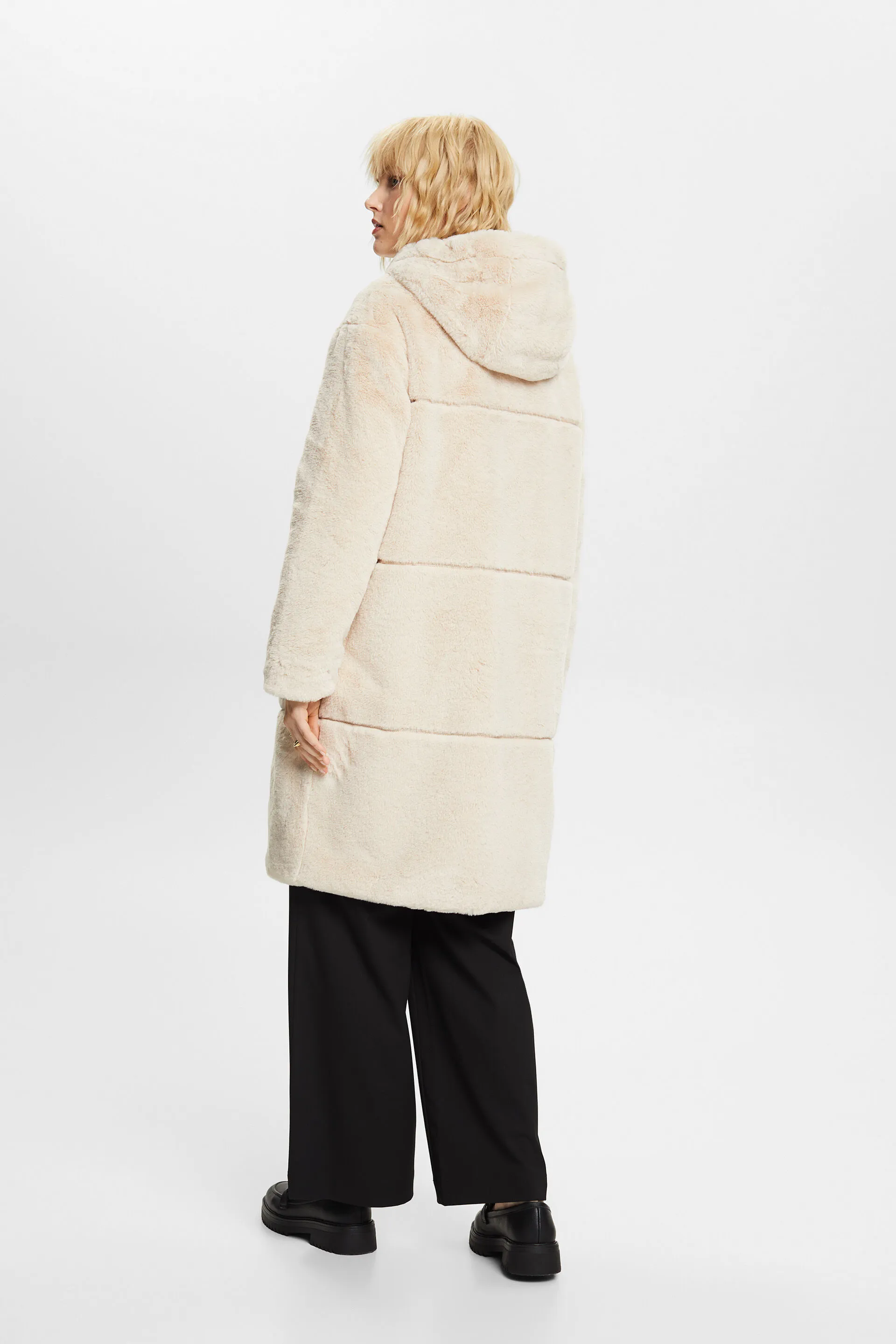 Cappotto in pelliccia sintetica con cappuccio