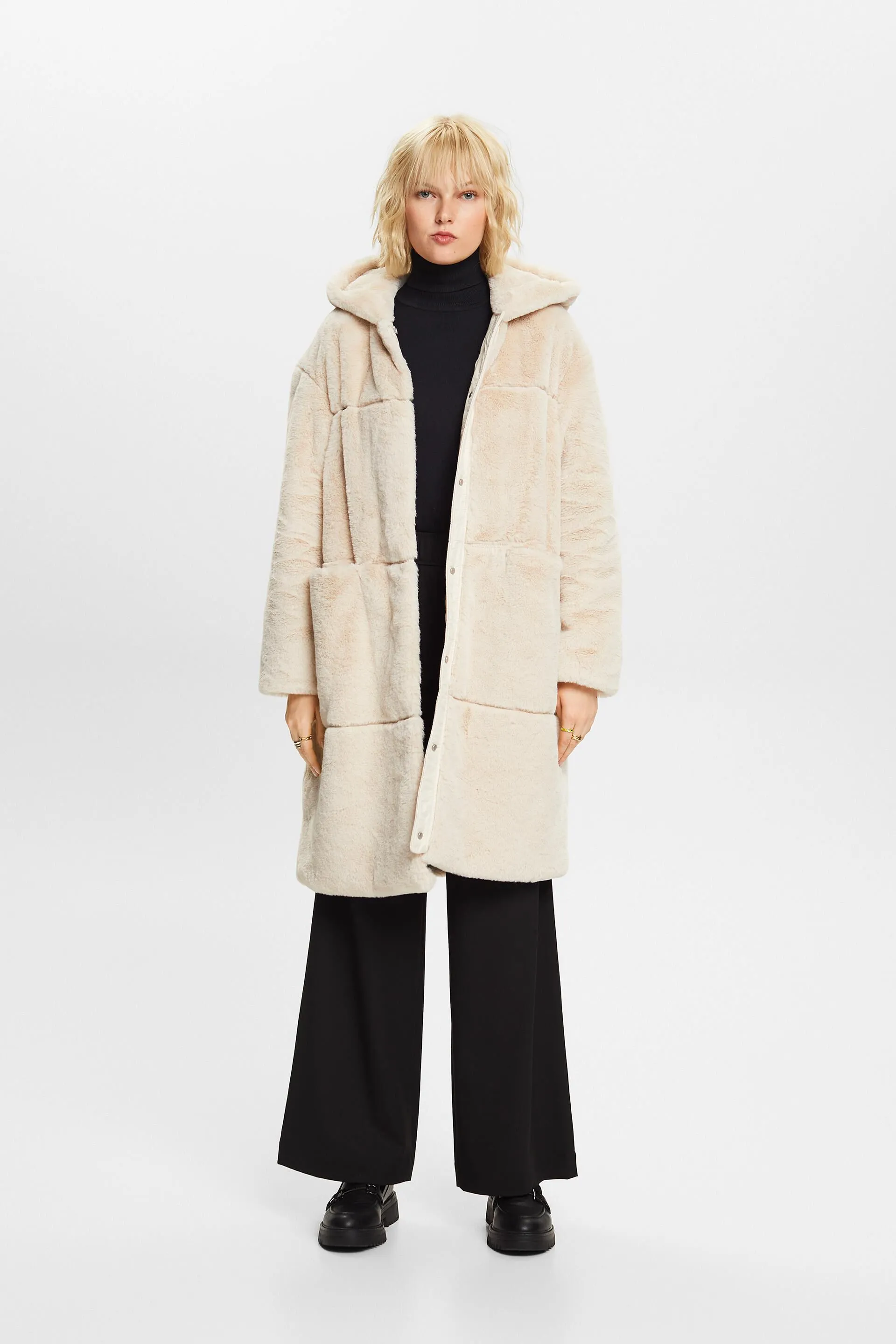 Cappotto in pelliccia sintetica con cappuccio