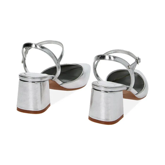 Décolleté slingback argento laminate, tacco 6 cm