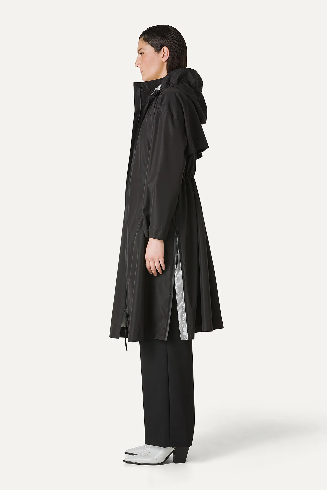 GIACCA LUNGA IN NYLON CON INTERNO ARGENTO 9216 - NERO