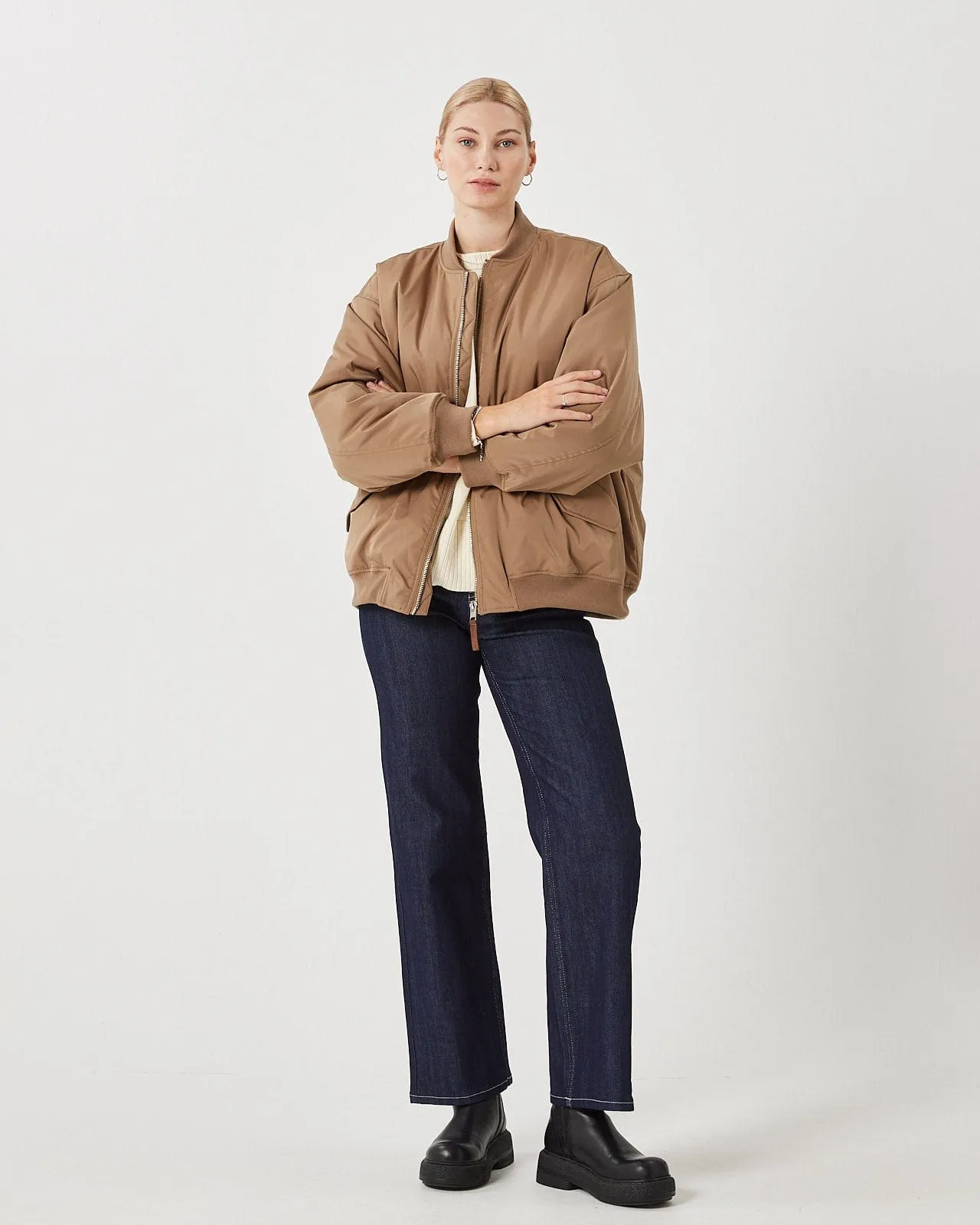 HENNIA 9889