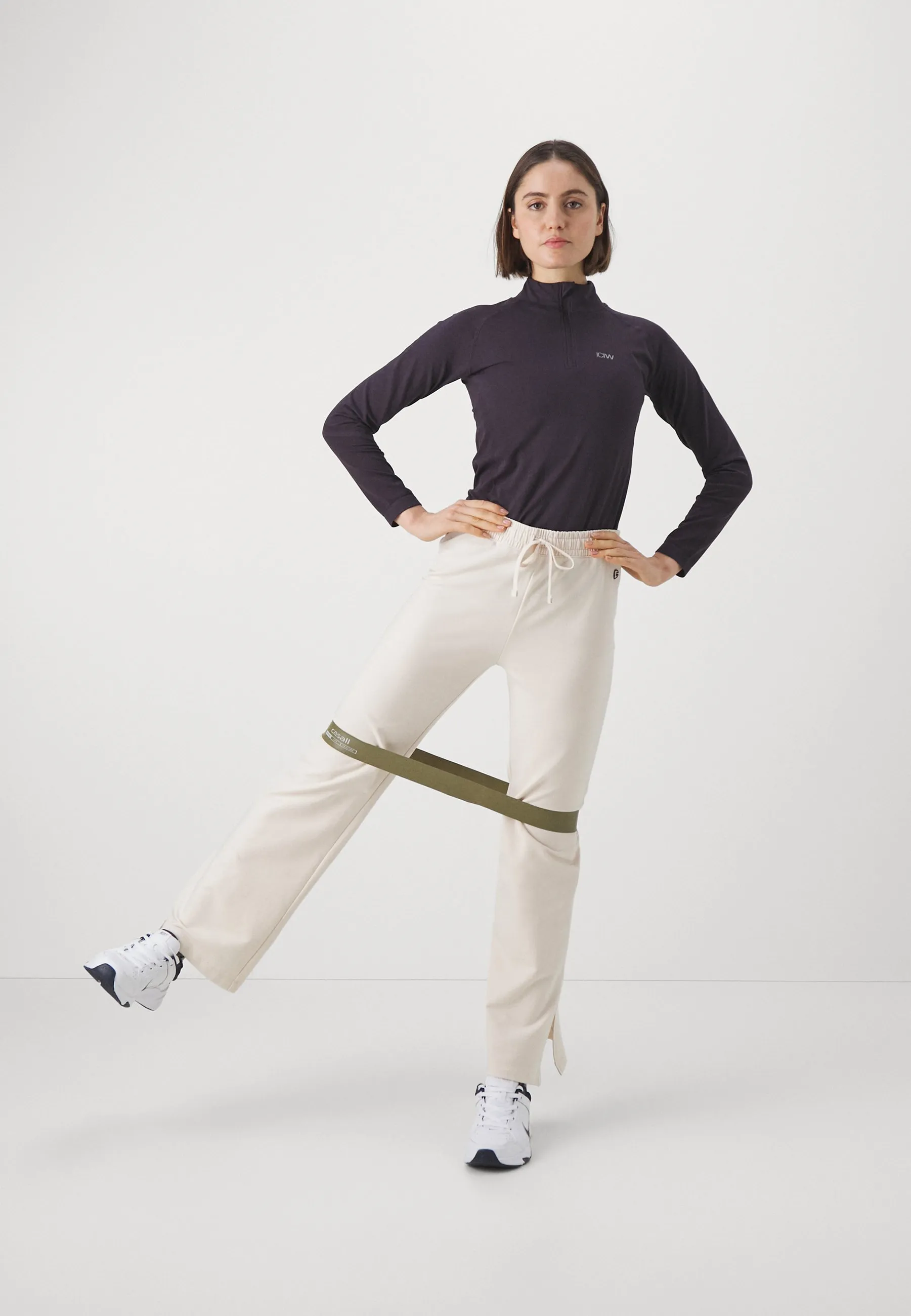 ICONS FLARE PANTS - Pantaloni sportivi