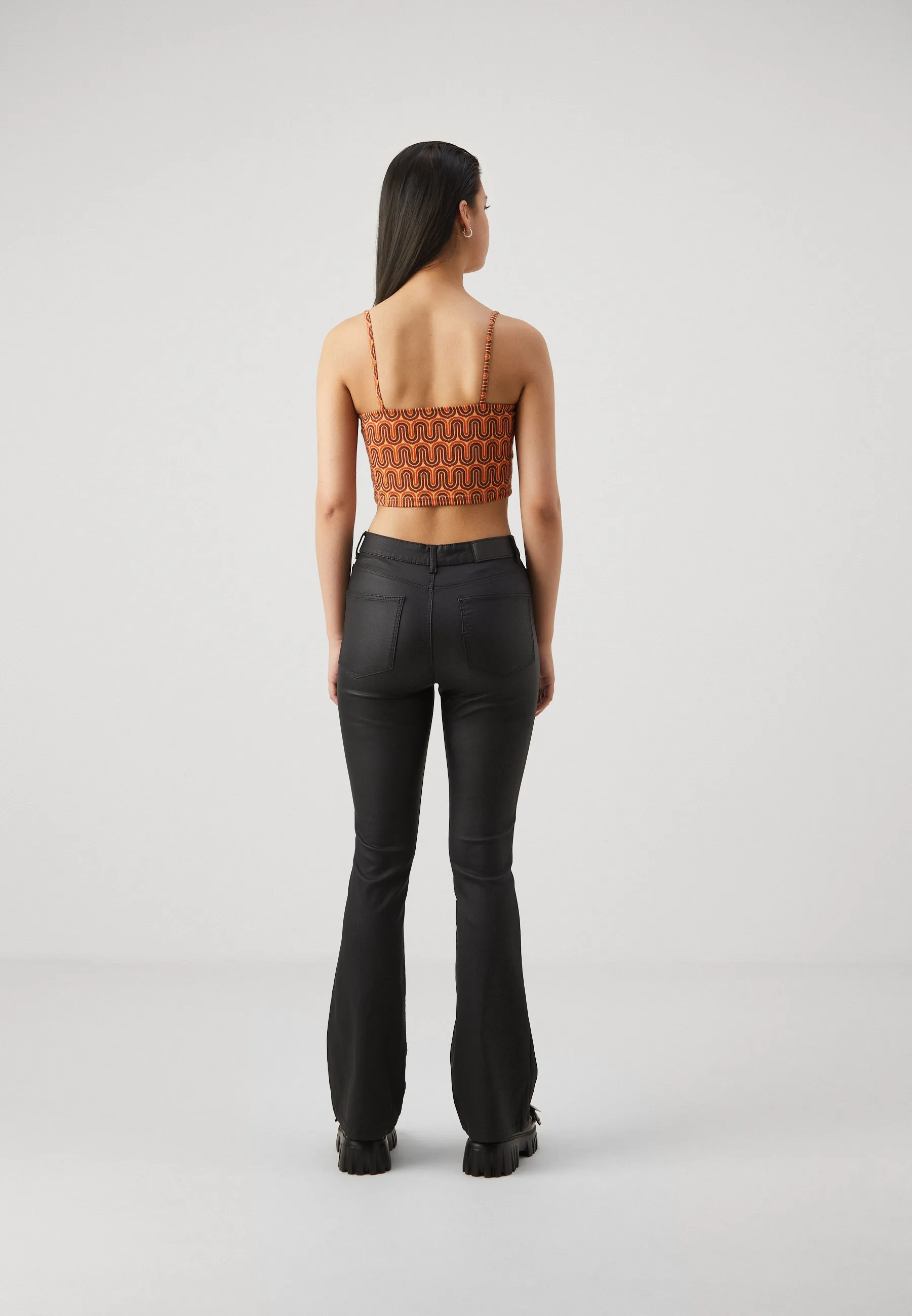 NMSALLIE FLARE COATED PANTS  - Pantaloni