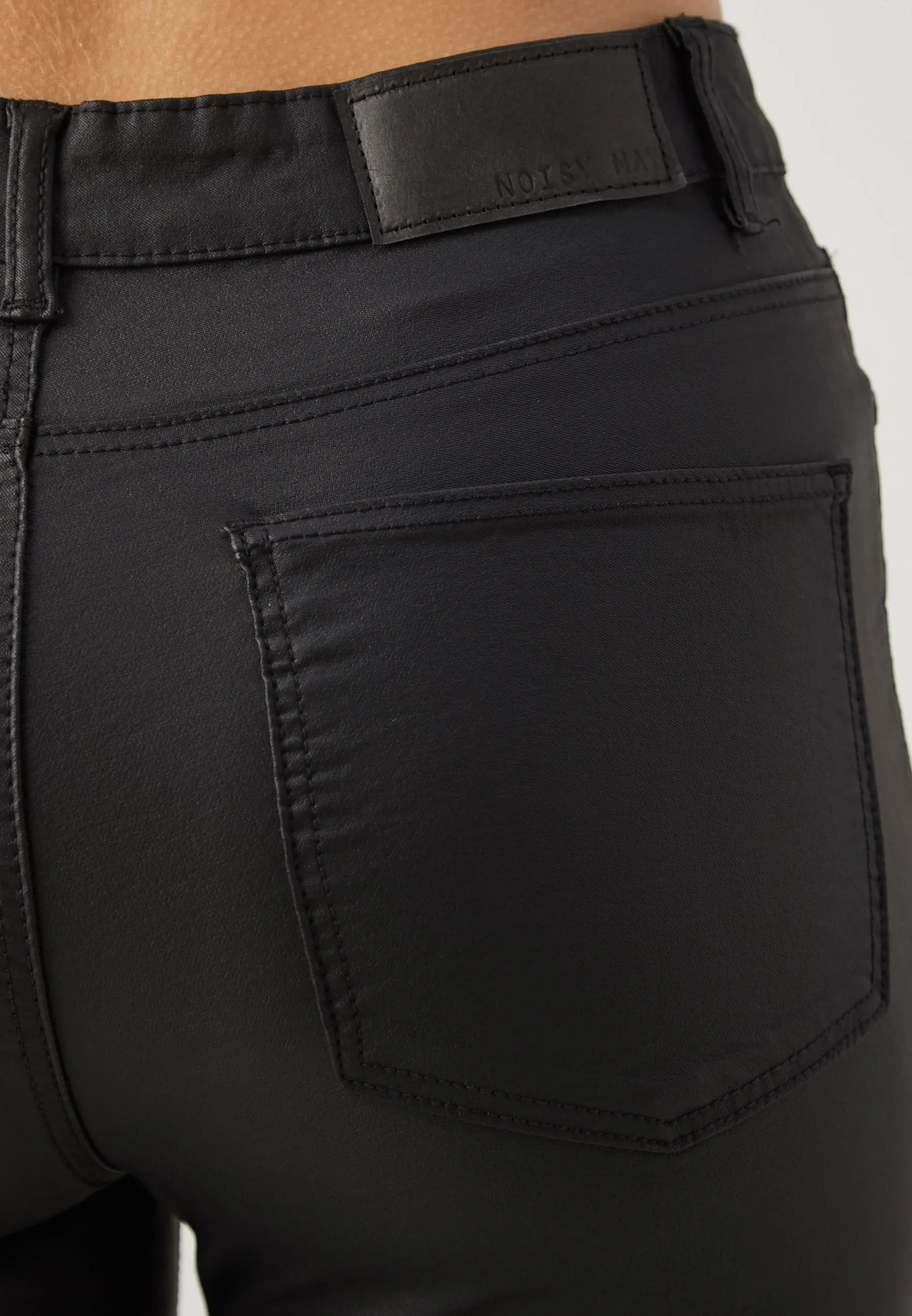 NMSALLIE FLARE COATED PANTS  - Pantaloni