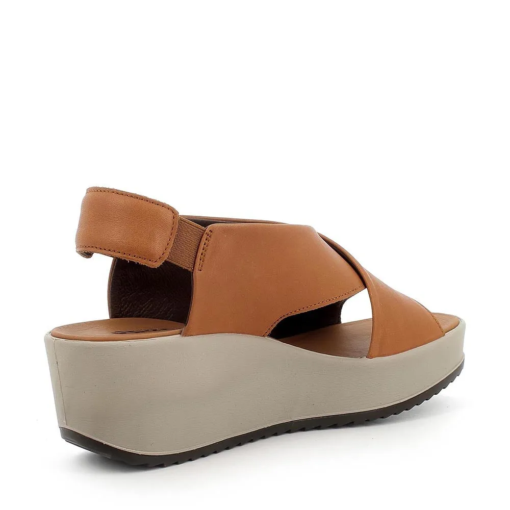 SANDALI IN PELLE COGNAC