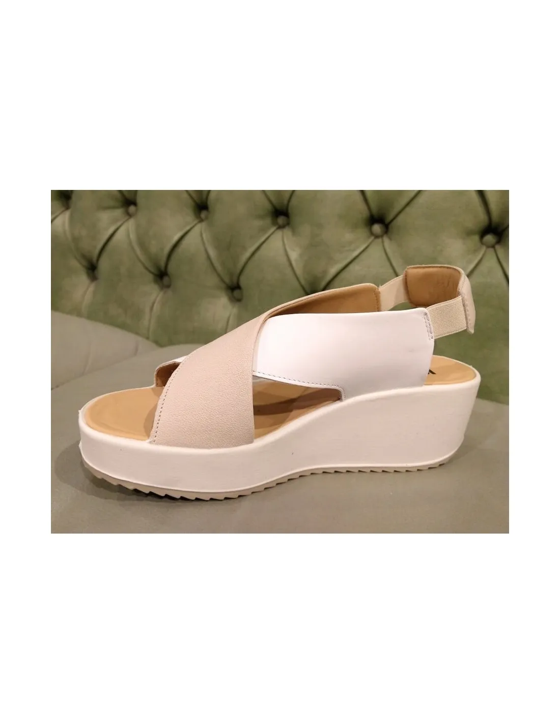 Sandali in pelle con zeppa