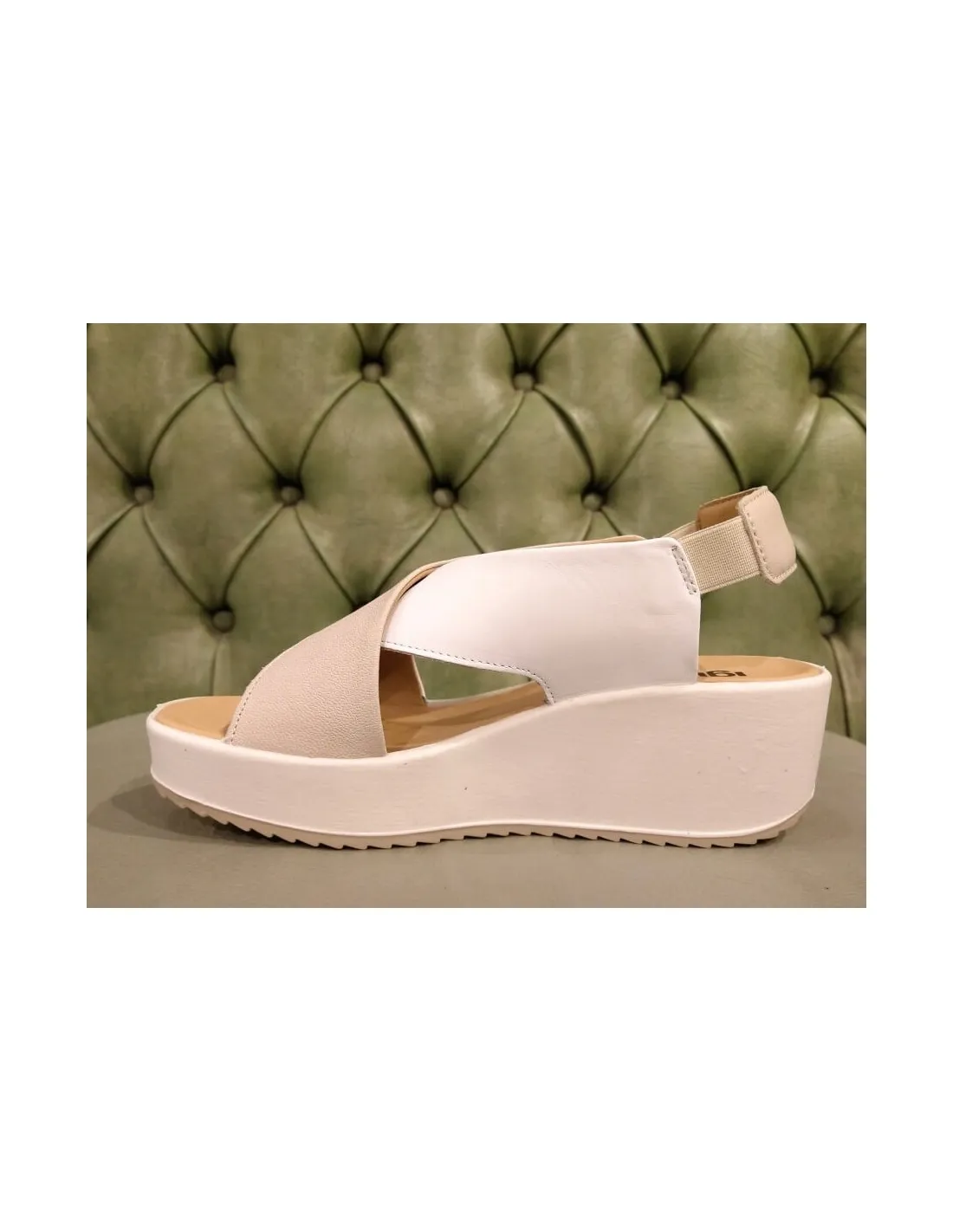 Sandali in pelle con zeppa
