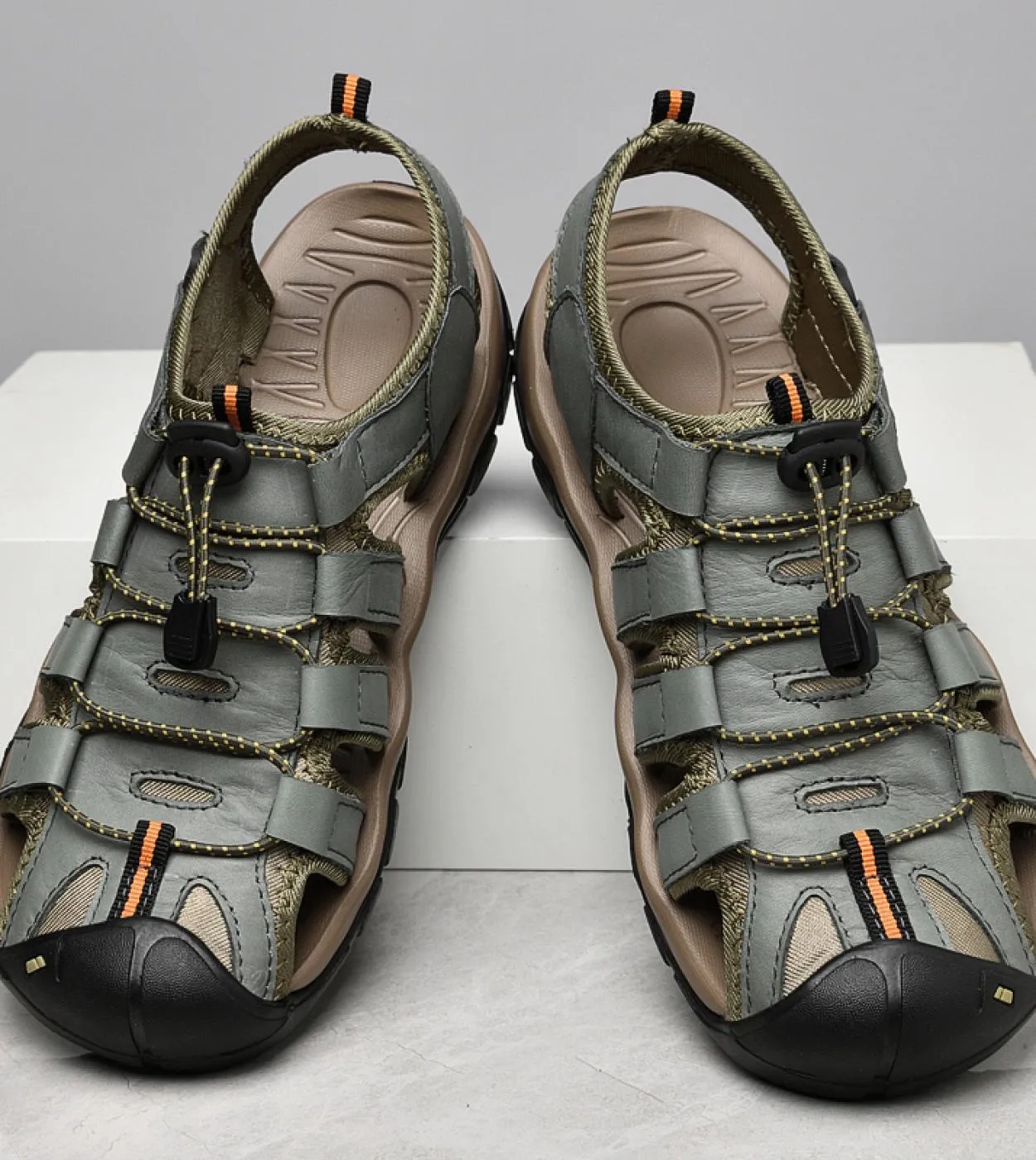 Sandalo in vera pelle Pantofole in pelle Scarpe Sandali in pelle da uomo Genuino