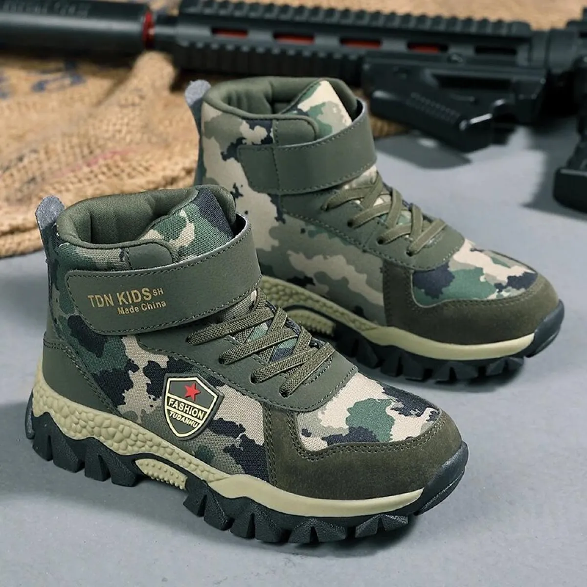 Scarpe sportive per ragazzi Sneakers invernali in cotone Camouflage Kid Scarpe casual Ourdoor Walking Arrampicata Resistente per