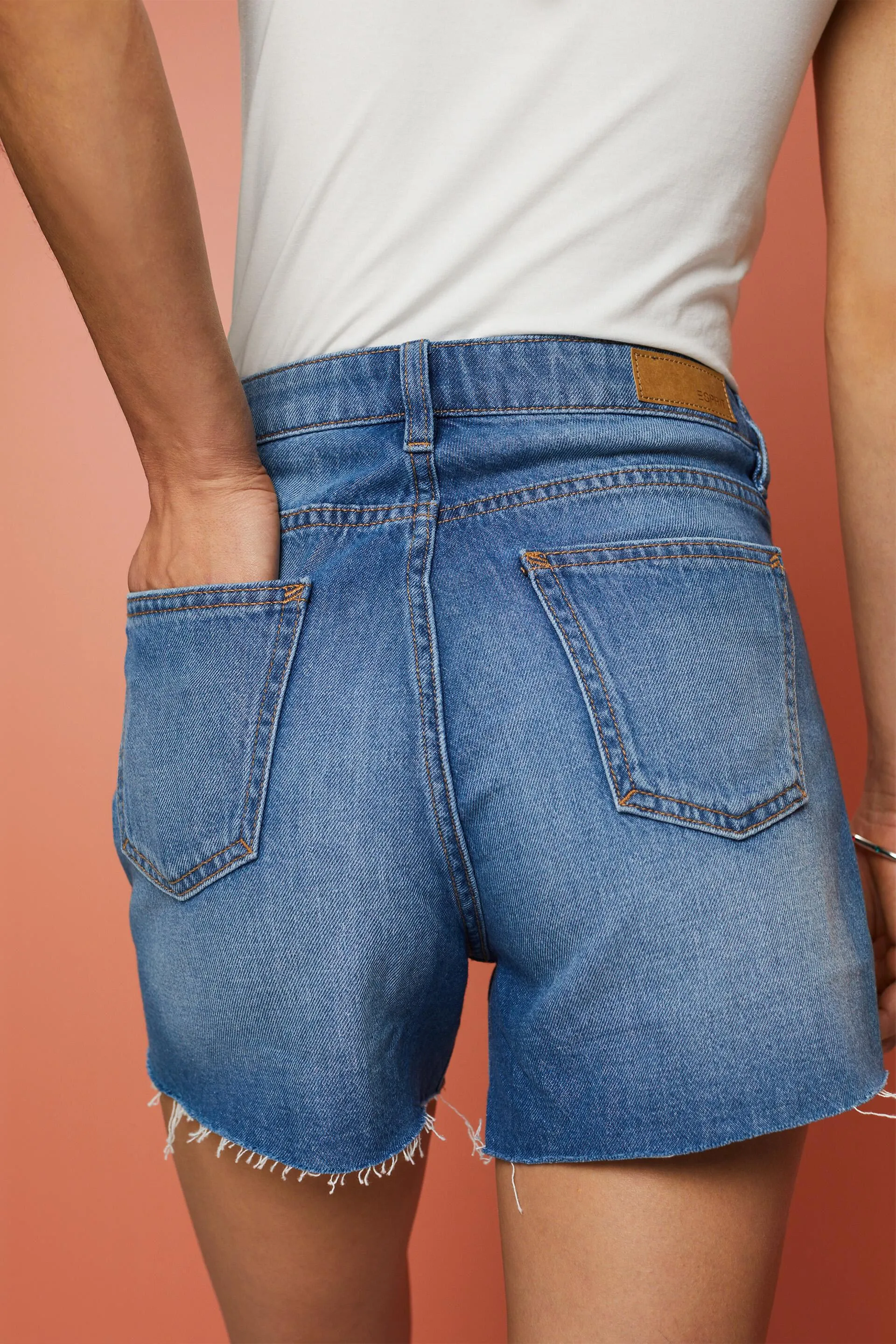 Shorts in denim a orlo vivo