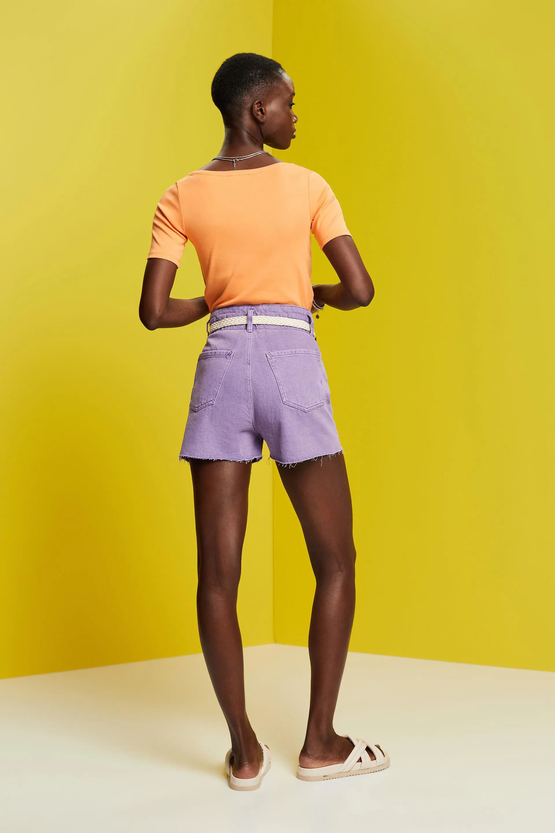 Shorts tagliati in denim