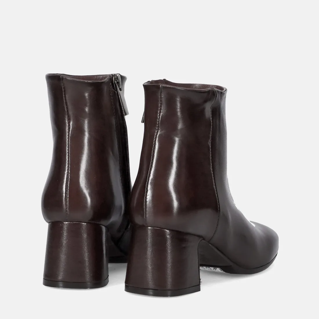 Stivaletto Calpierre in nappa marrone con tacco medio