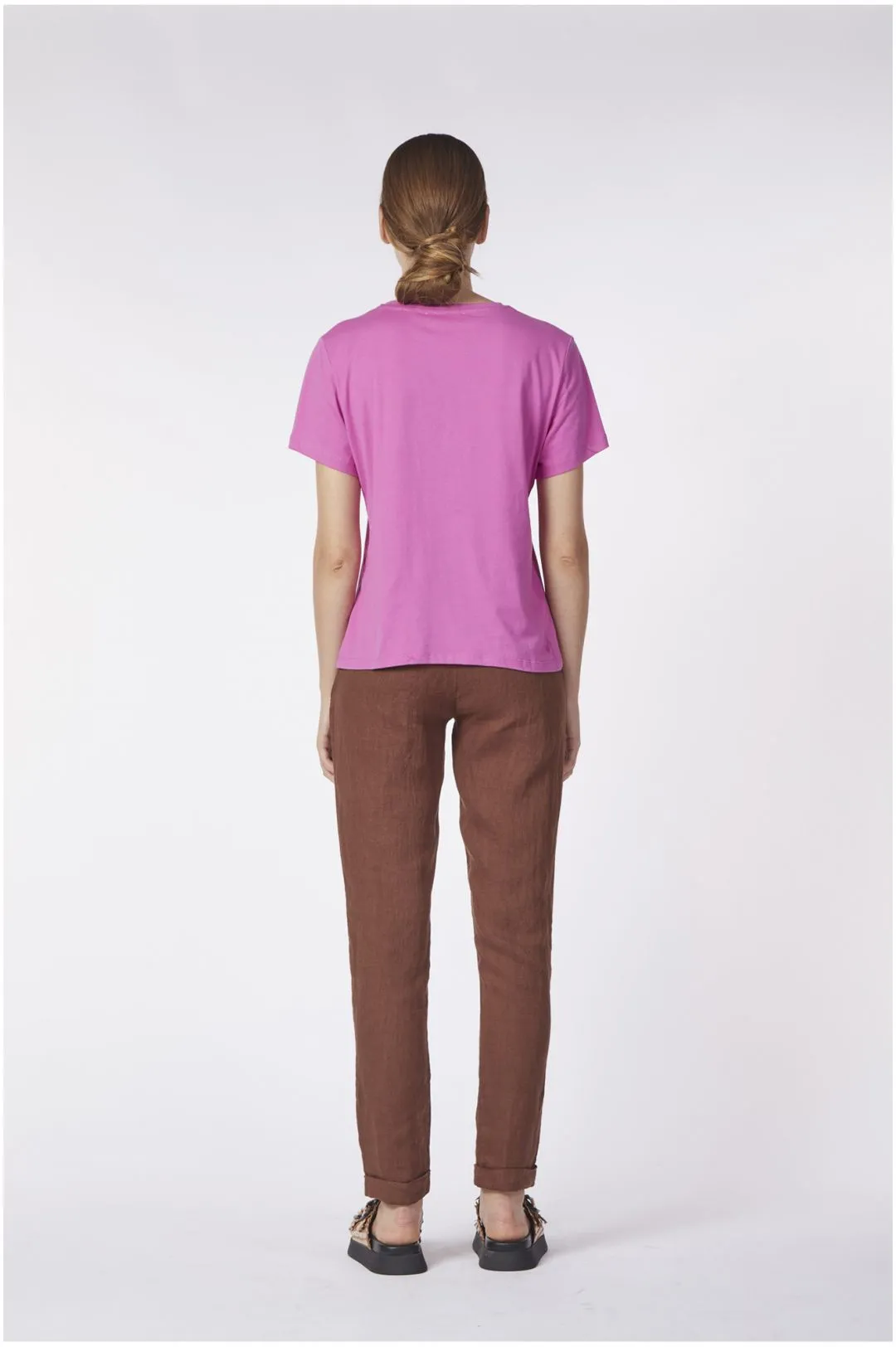 t-shirt in jersey di cotone con stampa e ricamo floreale ciclamino