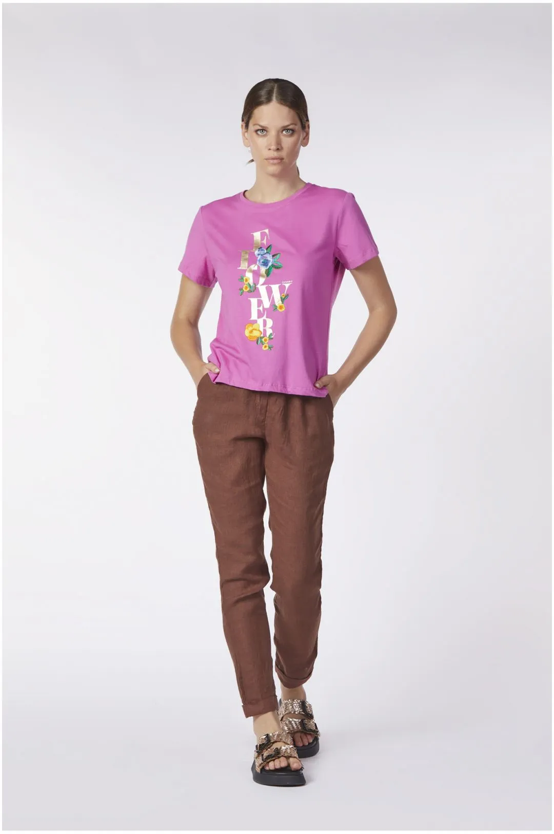 t-shirt in jersey di cotone con stampa e ricamo floreale ciclamino