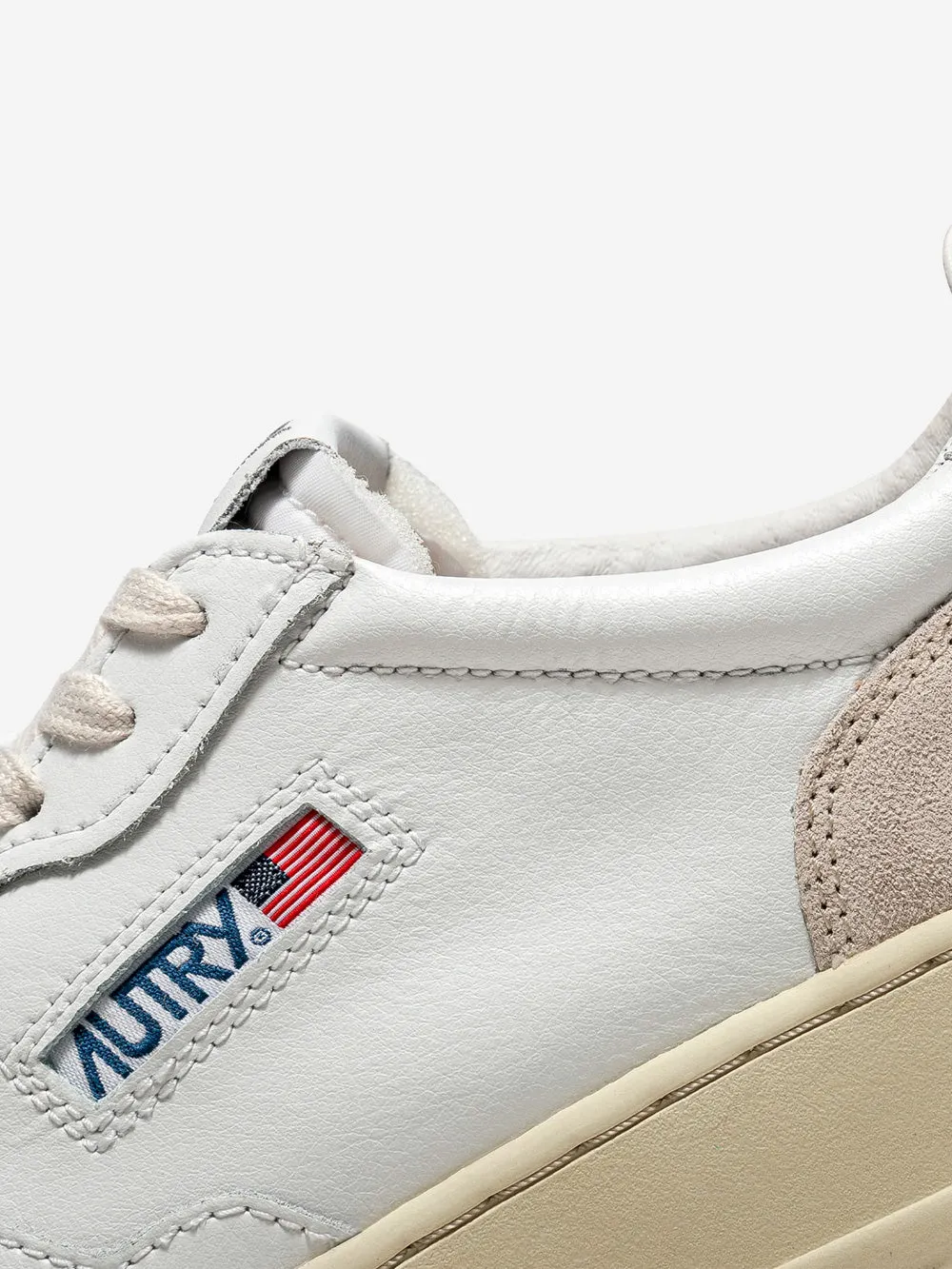 W Medalist Low Sneakers